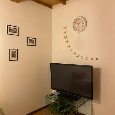 Appartamento Affittacamere “ La Casa Di Claretta” *
